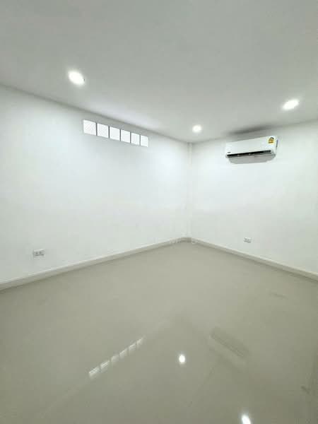 2-BR Townhouse, Bangkok, Phra Kanong Nua, Watthana, Bangkok, 2 Bedrooms, 140 sqm, Townhouse For Rent, by Tarit Chinsomboon, 500481272 - DDproperty.com