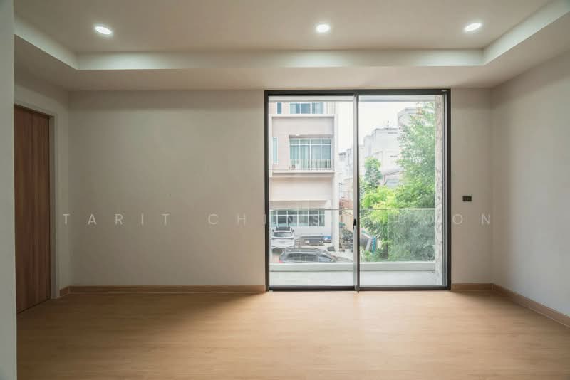 บ้าน 4-ห้องนอน, กรุงเทพ, คลองสองต้นนุ่น, ลาดกระบัง, กรุงเทพ, 400 ตร.ม., บ้านเดี่ยว ขาย, โดย Tarit Chinsomboon, 500481325 - DDproperty.com