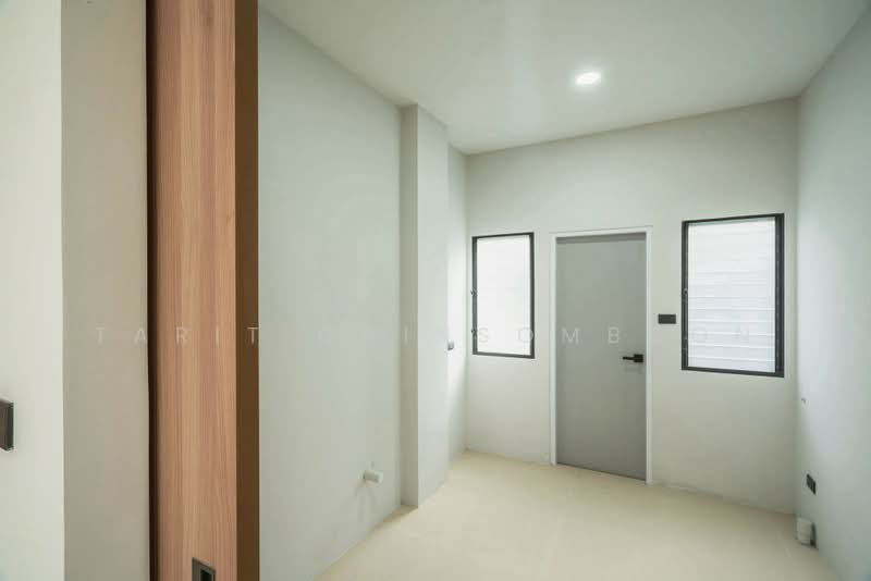 บ้าน 4-ห้องนอน, กรุงเทพ, คลองสองต้นนุ่น, ลาดกระบัง, กรุงเทพ, 400 ตร.ม., บ้านเดี่ยว ขาย, โดย Tarit Chinsomboon, 500481325 - DDproperty.com