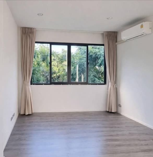 The Sonne Srinakarin-Bangna, Bangkok, Soi Chumchon Mahat Thai 3, Bangna-Trad Road, Dok Mai, Prawet, Bangkok, 4 Bedrooms, 245 sqm, Semi-Detached House (Twin House) For Sale, by Narinthira Roengrit, 500481360 - DDproperty.com