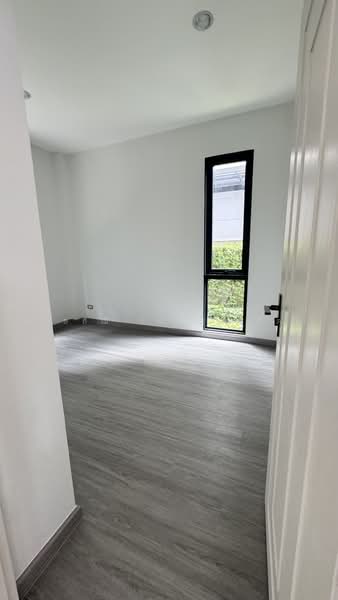 Baan Klang Muang Ratchada-Ladprao, Bangkok, Soi Ban Klang Mueang Yaek Ratchada-Lat Phrao 2, Chan Kasem, Chatuchak, Bangkok, 4 Bedrooms, 234 sqm, Semi-Detached House (Twin House) For Sale, by มาสสิณี ธนธัญนพรัตน์, 500481405 - DDproperty.com