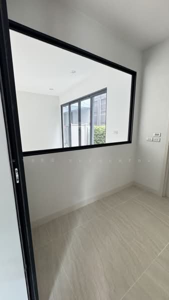 Baan Klang Muang Ratchada-Ladprao, Bangkok, Soi Ban Klang Mueang Yaek Ratchada-Lat Phrao 2, Chan Kasem, Chatuchak, Bangkok, 4 Bedrooms, 234 sqm, Semi-Detached House (Twin House) For Sale, by มาสสิณี ธนธัญนพรัตน์, 500481405 - DDproperty.com