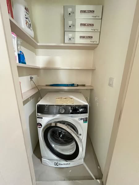 Life Asoke, Bangkok, Asoke-Dindang Road, Bang Kapi, Huai Khwang, Bangkok, 2 Bedrooms, 55 sqm, Condo For Rent, by Narinthira Roengrit, 500481406 - DDproperty.com
