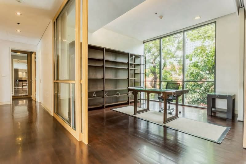 Domus 18, Bangkok, Soi Sukhumvit 18, Khlong Toei, Bangkok, 3 Bedrooms, 250 sqm, Condo For Rent, by Phacharakorn Anusiri, 500481571 - DDproperty.com