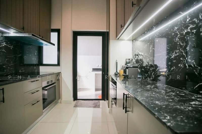 3-BR House, Bangkok, Phlapphla, Wang Thonglang, Bangkok, 3 Bedrooms, 380 sqm, Single Detached House For Rent, by Phacharakorn Anusiri, 500481638 - DDproperty.com