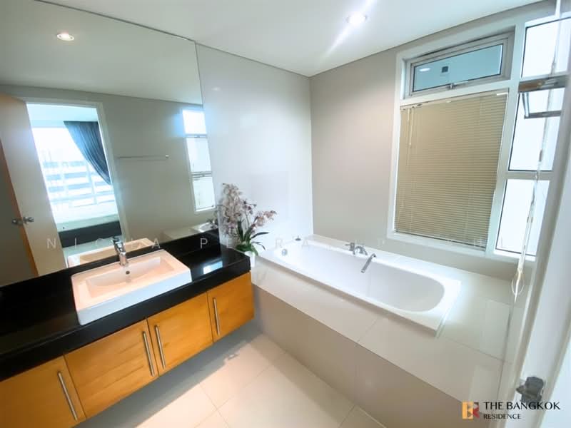 Fullerton Sukhumvit, Bangkok, Sukhumvit Road, Khlong Tan Nua, Watthana, Bangkok, 3 Bedrooms, 172 sqm, Condo For Rent, by Nicha Peerakittikul, 500481679 - DDproperty.com