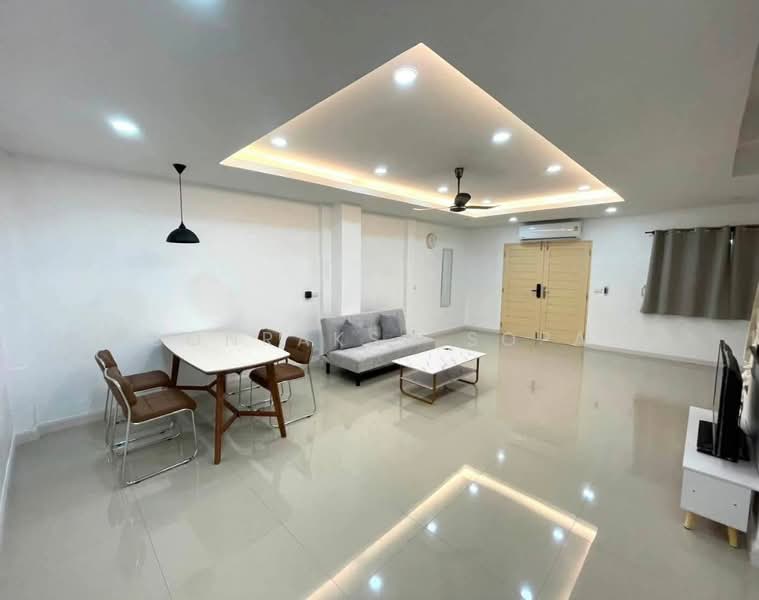 2-BR Townhouse, Bangkok, Phra Kanong Nua, Watthana, Bangkok, 2 Bedrooms, 140 sqm, Townhouse For Rent, by Boonraksa Sopak, 500481724 - DDproperty.com