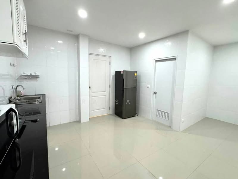 2-BR Townhouse, Bangkok, Phra Kanong Nua, Watthana, Bangkok, 2 Bedrooms, 140 sqm, Townhouse For Rent, by Boonraksa Sopak, 500481724 - DDproperty.com