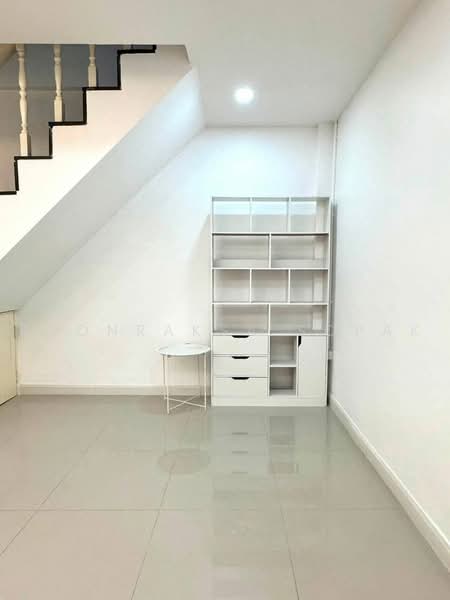2-BR Townhouse, Bangkok, Phra Kanong Nua, Watthana, Bangkok, 2 Bedrooms, 140 sqm, Townhouse For Rent, by Boonraksa Sopak, 500481724 - DDproperty.com