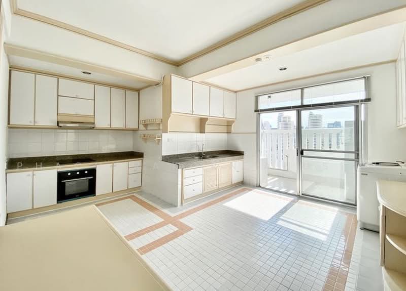 KC Court, Bangkok, 28 Soi Thonglor 13, Khlong Tan Nua, Watthana, Bangkok, 3 Bedrooms, 250 sqm, Condo For Rent, by Phacharakorn Anusiri, 500481767 - DDproperty.com