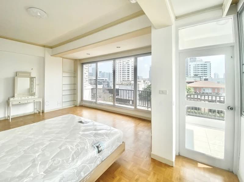 KC Court, Bangkok, 28 Soi Thonglor 13, Khlong Tan Nua, Watthana, Bangkok, 3 Bedrooms, 250 sqm, Condo For Rent, by Phacharakorn Anusiri, 500481767 - DDproperty.com