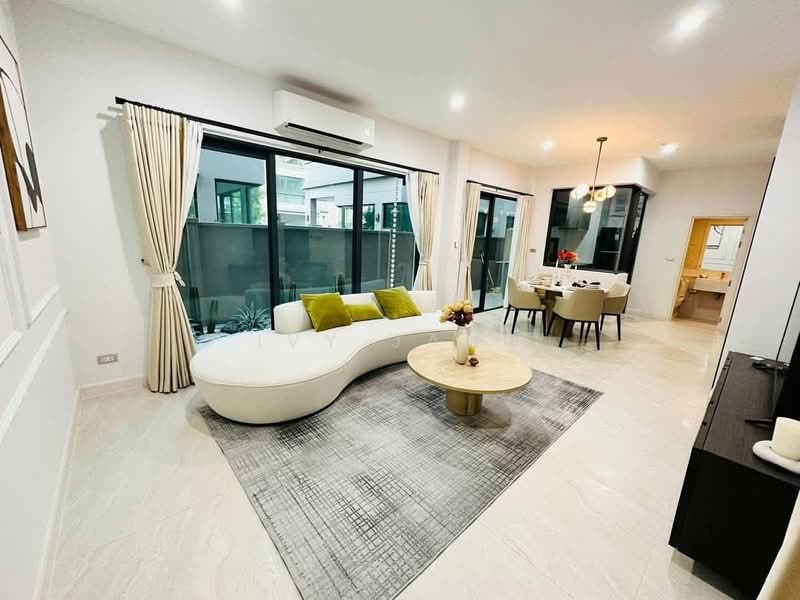 Baan Klang Muang Classe Sukhumvit 77, Bangkok, Soi On Nut 21, Suan Luang, Bangkok, 3 Bedrooms, 228 sqm, Single Detached House For Rent, by Ivy Jang, 500481769 - DDproperty.com