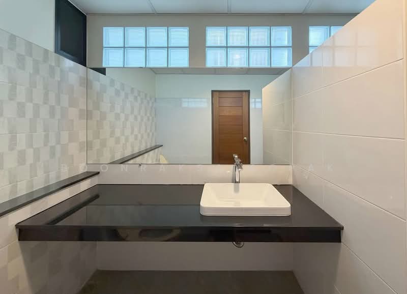 1-BR House, Bangkok, Praborommaharatchawang, Phra Nakhon, Bangkok, 1 Bedroom, 100 sqm, Single Detached House For Rent, by Boonraksa Sopak, 500481771 - DDproperty.com