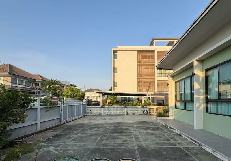 1-BR House, Bangkok, Praborommaharatchawang, Phra Nakhon, Bangkok, 1 Bedroom, 100 sqm, Single Detached House For Rent, by Boonraksa Sopak, 500481771 - DDproperty.com
