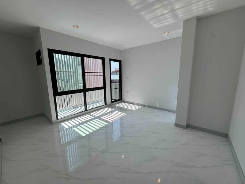 Home Office for Rent near Ladprao 87 near CDC Only 750 Meters (SPSEVE2227), Bangkok, ลาดพร้าว 87, Khlong Chaokhun Sing, Wang Thonglang, Bangkok, , 175 sqm, Shophouse For Rent, by Khun EVE, 500481793 - DDproperty.com