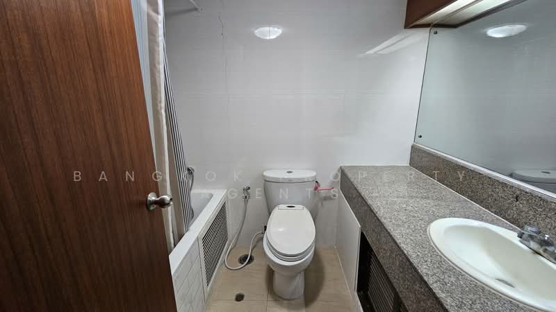 Baan Suanpetch, Bangkok, 18 Soi Sukhumvit 39, Khlong Tan Nua, Watthana, Bangkok, 2 Bedrooms, 135 sqm, Condo For Rent, by BANGKOK PROPERTY AGENTS, 500481824 - DDproperty.com