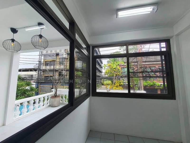 Townhouse for rent near bts udomsuk pet friendly ( SPSEVE2228 ), Bangkok, สุขุมวิท68, Bang Na Nuea, Bang Na, Bangkok, 3 Bedrooms, 150 sqm, Townhouse For Rent, by Khun EVE, 500481851 - DDproperty.com