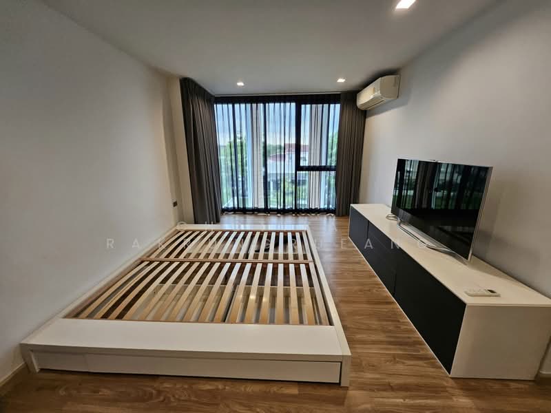 Glam, Bangkok, 161 Soi Satriwitthaya 2 Junction 23, Lat Phrao, Bangkok, 3 Bedrooms, 385 sqm, Townhouse For Rent, by Chotika Rakrungrueang, 500481886 - DDproperty.com