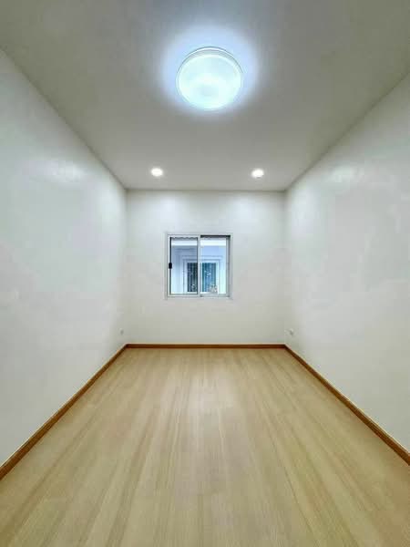 Twin house for sale in Sriracha, Srinakarin Village. Fully renovated, Chon Buri (Pattaya), Surasak, Si Racha, Chon Buri (Pattaya), 4 Bedrooms, 144 sqm, Semi-Detached House (Twin House) For Sale, by A House Property Co.,Ltd., 500482079 - DDproperty.com