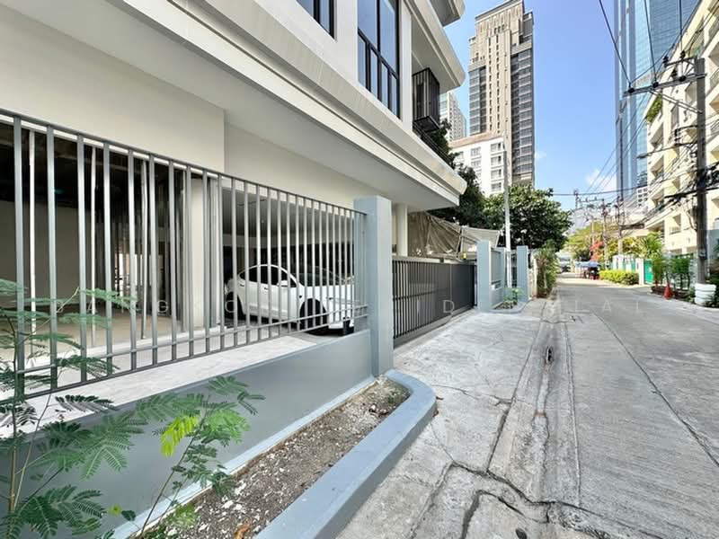 Sathorn 111, Bangkok, Thung Maha Mek, Sathon, Bangkok, 3 Bedrooms, 213 sqm, Apartment For Rent, by Bangkok Residential, 500482196 - DDproperty.com