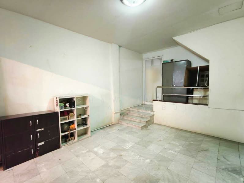 3-Story Townhouse for Sale in Town in Town Area, Sriwara Road, near Ekkamai-Ramindra Expressway, Bangkok, ศรีวรา, Wang Thonglang, Bangkok, 4 Bedrooms, 220 sqm, Townhouse For Sale, by CHAWALIT KONGSAKPAIBUL, 500482213 - DDproperty.com