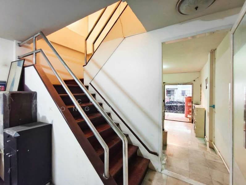3-Story Townhouse for Sale in Town in Town Area, Sriwara Road, near Ekkamai-Ramindra Expressway, Bangkok, ศรีวรา, Wang Thonglang, Bangkok, 4 Bedrooms, 220 sqm, Townhouse For Sale, by CHAWALIT KONGSAKPAIBUL, 500482213 - DDproperty.com