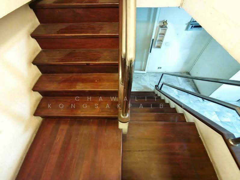 3-Story Townhouse for Sale in Town in Town Area, Sriwara Road, near Ekkamai-Ramindra Expressway, Bangkok, ศรีวรา, Wang Thonglang, Bangkok, 4 Bedrooms, 220 sqm, Townhouse For Sale, by CHAWALIT KONGSAKPAIBUL, 500482213 - DDproperty.com