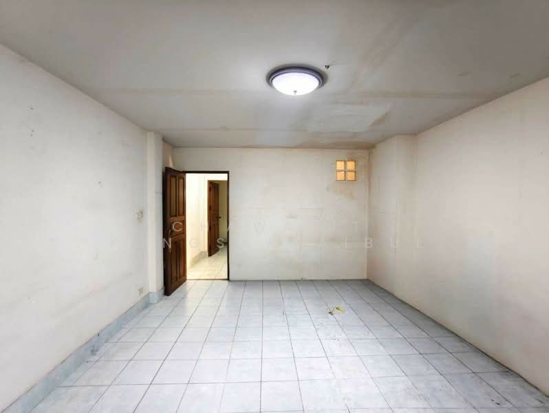3-Story Townhouse for Sale in Town in Town Area, Sriwara Road, near Ekkamai-Ramindra Expressway, Bangkok, ศรีวรา, Wang Thonglang, Bangkok, 4 Bedrooms, 220 sqm, Townhouse For Sale, by CHAWALIT KONGSAKPAIBUL, 500482213 - DDproperty.com