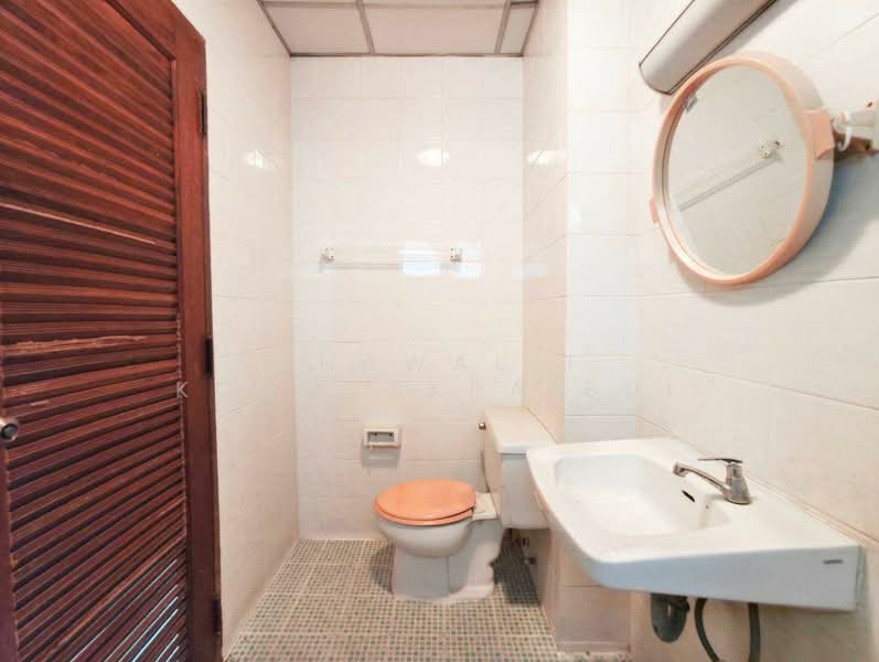 3-Story Townhouse for Sale in Town in Town Area, Sriwara Road, near Ekkamai-Ramindra Expressway, Bangkok, ศรีวรา, Wang Thonglang, Bangkok, 4 Bedrooms, 220 sqm, Townhouse For Sale, by CHAWALIT KONGSAKPAIBUL, 500482213 - DDproperty.com