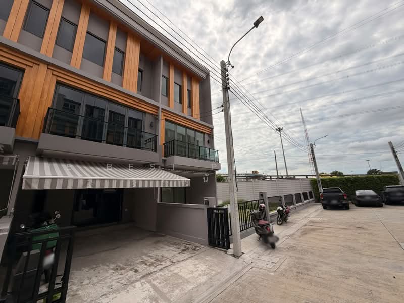Eigen Premium Townhome Pattanakarn : ไอเจ้นท์ พรีเมียม ทาวน์โฮม พัฒนาการ, กรุงเทพ, ซอยพัฒนาการ 99 ถนนพัฒนาการตัดใหม่, ประเวศ, กรุงเทพ, 150 ตร.ม., ทาวน์เฮ้าส์ ขาย, โดย The Best Property โดนัท, 500482242 - DDproperty.com