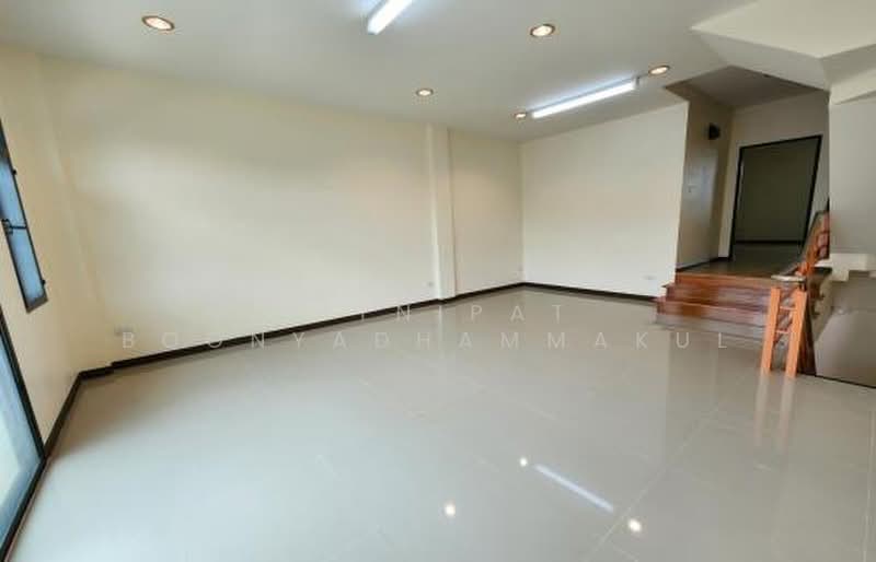 3-BR Townhouse, Bangkok, Bang Khun Non, Bangkok Noi, Bangkok, 3 Bedrooms, 190 sqm, Townhouse For Sale, by Kitnipat Boonyadhammakul, 500482255 - DDproperty.com