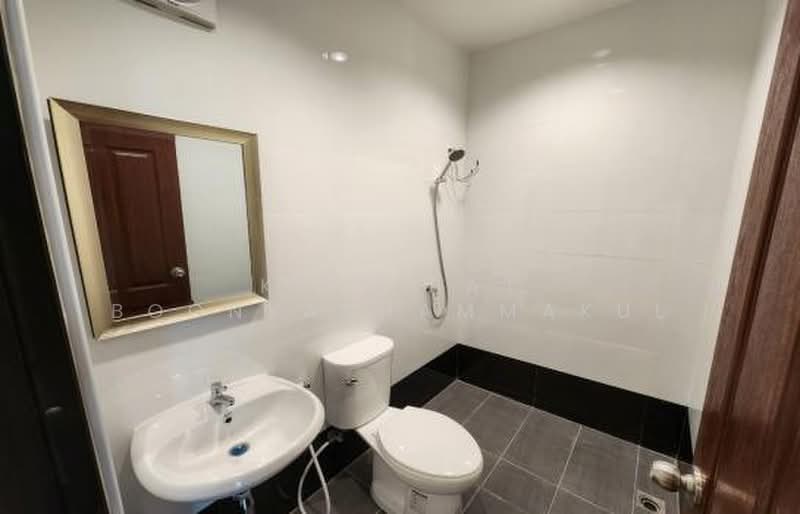 3-BR Townhouse, Bangkok, Bang Khun Non, Bangkok Noi, Bangkok, 3 Bedrooms, 190 sqm, Townhouse For Sale, by Kitnipat Boonyadhammakul, 500482255 - DDproperty.com