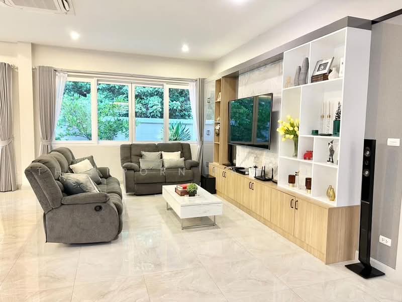 6-BR House, Chon Buri (Pattaya), Huai Yai, Bang Lamung (Pattaya), Chon Buri (Pattaya), 6 Bedrooms, 300 sqm, Single Detached House For Sale, by Thitiporn Pawikham, 500482345 - DDproperty.com
