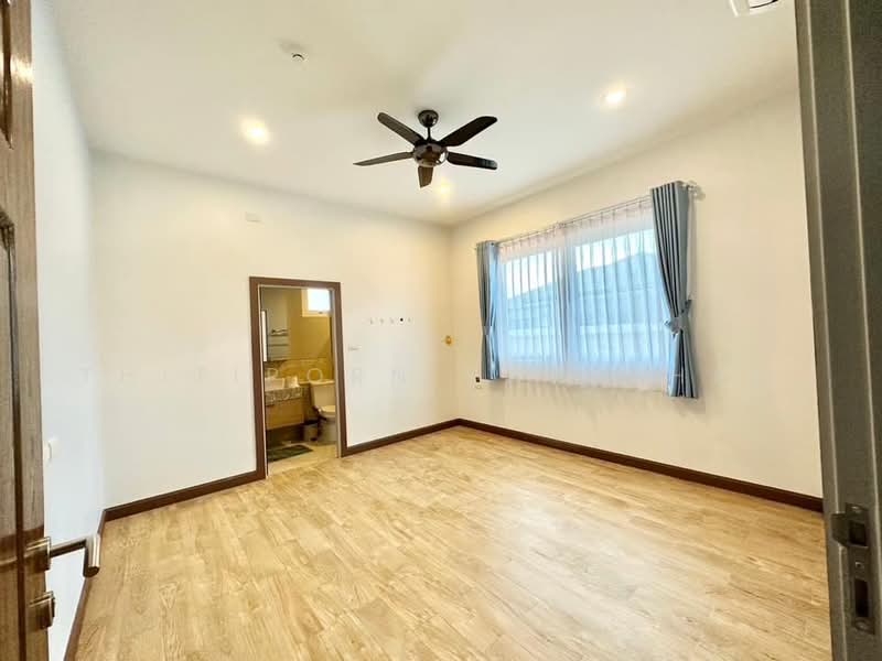 6-BR House, Chon Buri (Pattaya), Huai Yai, Bang Lamung (Pattaya), Chon Buri (Pattaya), 6 Bedrooms, 300 sqm, Single Detached House For Sale, by Thitiporn Pawikham, 500482345 - DDproperty.com