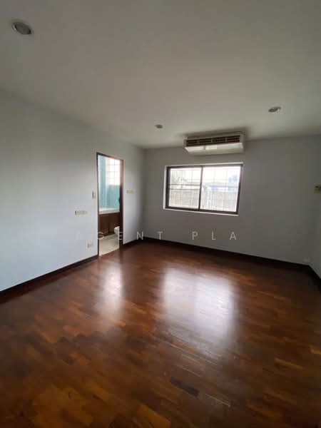 4-Story Home Office for Rent, Soi Rim Thang Duan 2, Sukhumvit 62, near BTS Bang Chak Station (SPSAD4, Bangkok, Bang Chak, Phra Khanong, Bangkok, , 840 sqm, Shophouse For Rent, by Agent Pla, 500482454 - DDproperty.com