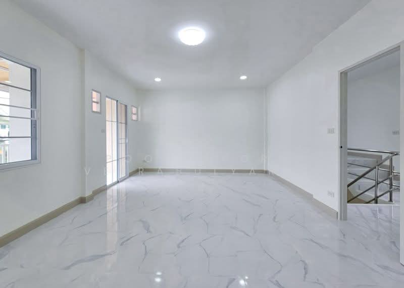 หมู่บ้านสุชา บางบัวทอง, Nonthaburi, Lahan, Bang Bua Thong, Nonthaburi, 5 Bedrooms, 172 sqm, Townhouse For Sale, by Poonyaporn Veerabulyarit, 500482484 - DDproperty.com