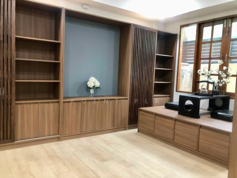 For Sale/Rent: House in Huai Khwang area, Yu Charoen Village, Soi Ratchada 18 (SPSAD4123), Bangkok, Samsen Nok, Huai Khwang, Bangkok, 3 Bedrooms, 180 sqm, Townhouse For Rent, by Agent Pla, 500482506 - DDproperty.com