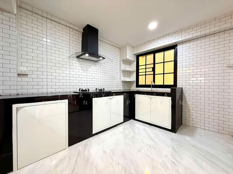 เพชรเกษม 68, Bangkok, Bang Kae Nua, Bang Khae, Bangkok, 5 Bedrooms, 216 sqm, Townhouse For Sale, by Thanyathita Nalinratphokin, 500482552 - DDproperty.com