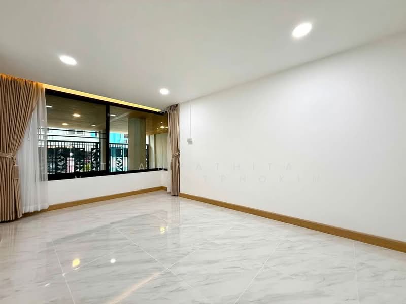เพชรเกษม 68, Bangkok, Bang Kae Nua, Bang Khae, Bangkok, 5 Bedrooms, 216 sqm, Townhouse For Sale, by Thanyathita Nalinratphokin, 500482552 - DDproperty.com
