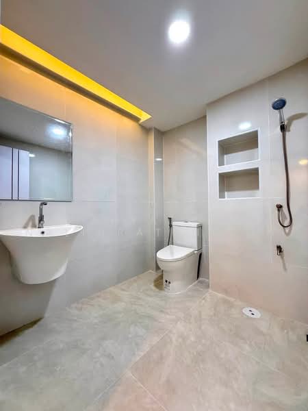เพชรเกษม 68, Bangkok, Bang Kae Nua, Bang Khae, Bangkok, 5 Bedrooms, 216 sqm, Townhouse For Sale, by Thanyathita Nalinratphokin, 500482552 - DDproperty.com