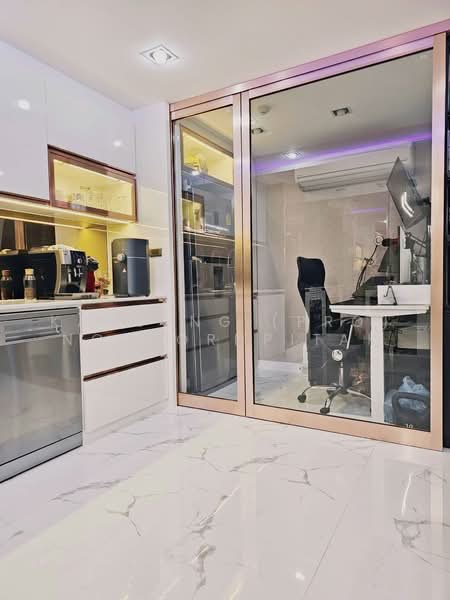 Klass Silom, Bangkok, 52 Silom Road, Silom, Bang Rak, Bangkok, 1 Bedroom, 51 sqm, Condo For Sale, by Kanueng (Pro) Noppornpitak, 500482567 - DDproperty.com