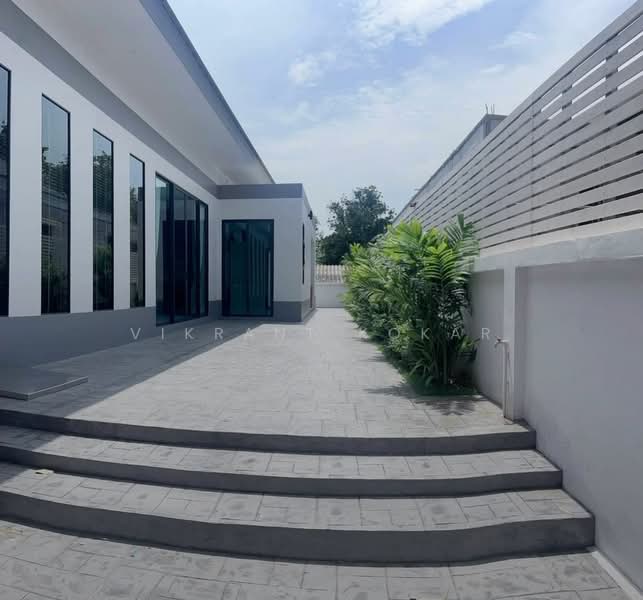4-BR Villa, Chon Buri (Pattaya), Poong, Bang Lamung (Pattaya), Chon Buri (Pattaya), 4 Bedrooms, 350 sqm, Villa For Rent, by Vikrant Kokar, 500482634 - DDproperty.com