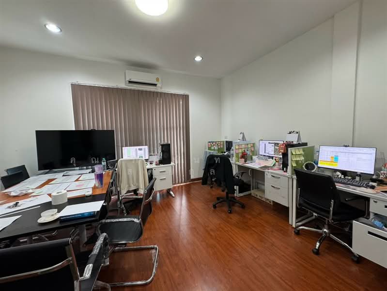 Baan Klang Muang Ladprao 71 : บ้านกลางเมือง ลาดพร้าว 71, กรุงเทพ, ซอยนาคนิวาส 34, ลาดพร้าว, กรุงเทพ, 160 ตร.ม., ทาวน์เฮ้าส์ ขาย, โดย คุณ ภรนันท์ปภัษฬ์ สวัสดิยกุล (ปู), 500482650 - DDproperty.com