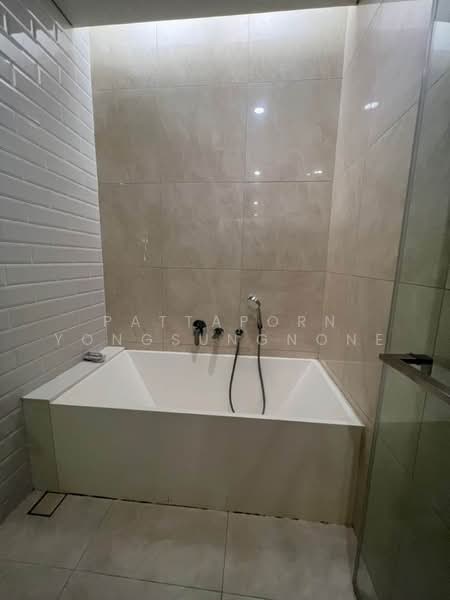 Wyndham Garden Bangkok Sukhumvit 42, Bangkok, 19 Soi Sukhumvit 42, Phra Kanong, Khlong Toei, Bangkok, 1 Bedroom, 42 sqm, Apartment For Sale, by Pattaporn Yongsungnone, 500482730 - DDproperty.com