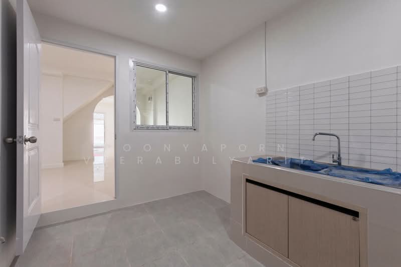 หมู่บ้านลานทอง ติวานนท์-ปากเกร็ด, Nonthaburi, Bang Phut, Pak Kret, Nonthaburi, 2 Bedrooms, 160 sqm, Townhouse For Sale, by Poonyaporn Veerabulyarit, 500482767 - DDproperty.com