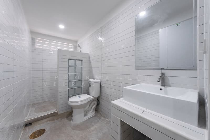 หมู่บ้านลานทอง ติวานนท์-ปากเกร็ด, Nonthaburi, Bang Phut, Pak Kret, Nonthaburi, 2 Bedrooms, 160 sqm, Townhouse For Sale, by Poonyaporn Veerabulyarit, 500482767 - DDproperty.com