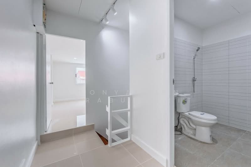 หมู่บ้านลานทอง ติวานนท์-ปากเกร็ด, Nonthaburi, Bang Phut, Pak Kret, Nonthaburi, 2 Bedrooms, 160 sqm, Townhouse For Sale, by Poonyaporn Veerabulyarit, 500482767 - DDproperty.com