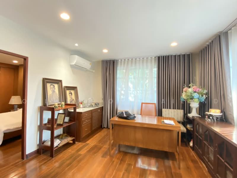 ให้เช่า บ้าน Luxry ทองหล่อ 3 ชั้น (พร้อมสวนสไตล์ Zen) 112 ตร.ว. 420 ตร.ม. 5 ห้องนอน 5 ห้องน้ำ, Bangkok, ทองหล่อ, Khlong Tan Nua, Watthana, Bangkok, 5 Bedrooms, 420 sqm, Single Detached House For Rent, by TopLands of Thailand, 500482823 - DDproperty.com