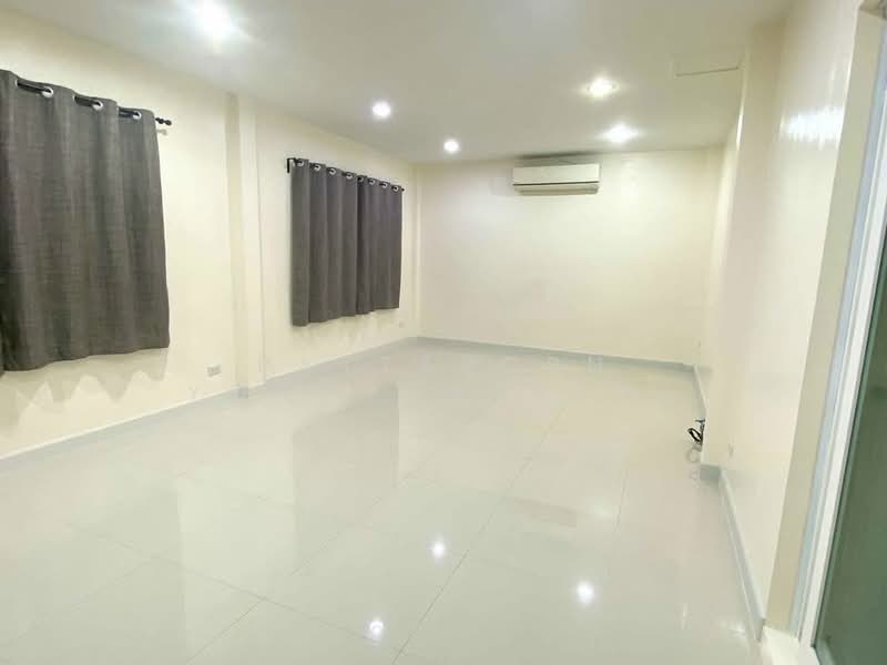 undefined, Bangkok, Saen Sab, Min Buri, Bangkok, 3 Bedrooms, 280 sqm, Single Detached House For Sale, by Pattaporn Yongsungnone, 500482837 - DDproperty.com