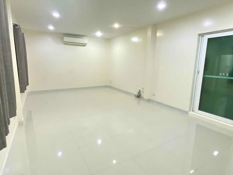 undefined, Bangkok, Saen Sab, Min Buri, Bangkok, 3 Bedrooms, 280 sqm, Single Detached House For Sale, by Pattaporn Yongsungnone, 500482837 - DDproperty.com